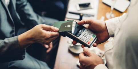 Os-bancos-nao-querem-que-voce-parcele-suas-compras-sem-juros-televendas-cobranca-1