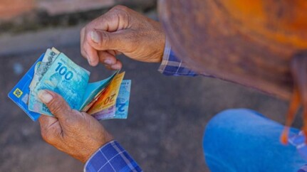 Bancarizada-baixa-renda-acessa-poucos-produtos-televendas-cobranca-1