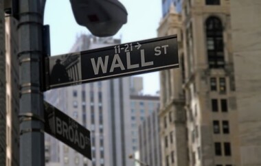 Wall-street-corre-para-levar-ativos-de-credito-as-massas-televendas-cobranca-1