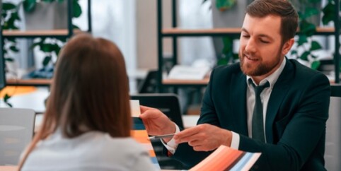 Brasileiros-buscam-informacoes-sobre-credito-mas-ainda-escolhem-opcoes-caras-veja-quais-televendas-cobranca-1