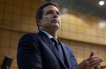 Pix-com-funcao-de-cartao-de-credito-pode-ser-realidade-no-fim-de-2025-preve-campos-neto-televendas-cobranca-1