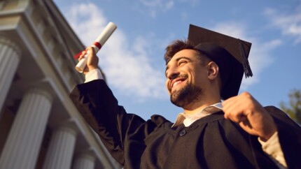 Mesmo-com-escolaridade-mais-alta-profissionais-de-origem-mais-pobre-crescem-menos-na-carreira-televendas-cobranca-1