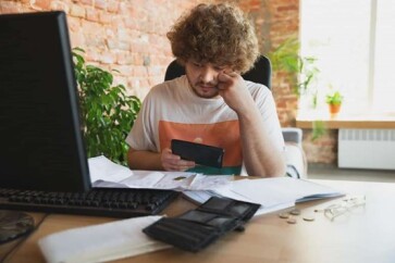 Para-quitar-dividas-43-dos-brasileiros-planejam-fazer-emprestimos-em-2025-televendas-cobranca-1