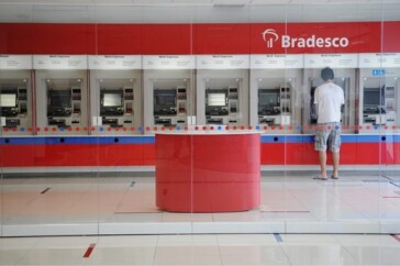 helicopteros-pastinhas-hiperinflacao-como-os-bancos-funcionavam-antes-da-internet-televendas-cobranca-1