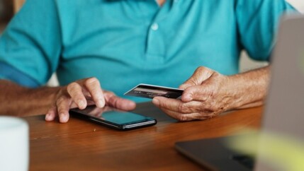 Cartao-de-credito-consignado-vira-alvo-de-acoes-judiciais-apesar-de-vantagens-televendas-cobranca-1