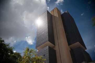 Com-selic-a-15-bancos-freiam-concessao-de-credito-diante-do-risco-de-inadimplencia-televendas-cobranca-1