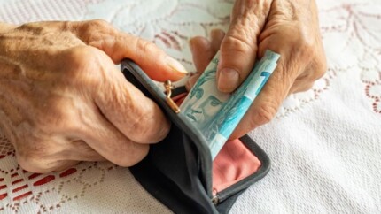 Dinheiro-da-aposentadoria-dos-funcionarios-publicos-do-rj-foi-usado-para-financiar-o-banco-master-televendas-cobranca-1