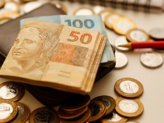 Endividamento-segura-consumo-mesmo-com-renda-e-nivel-de-emprego-em-alta-televendas-cobranca-1