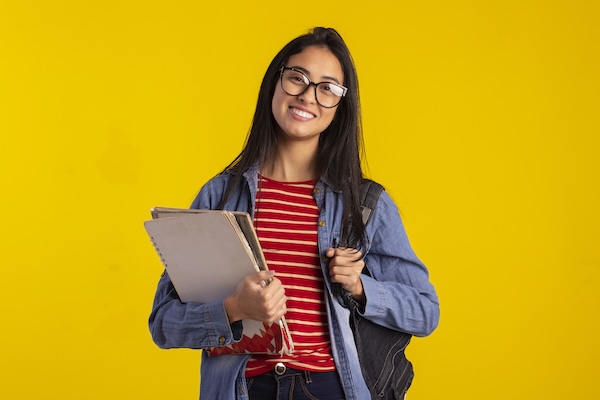 Atualizacao-cadastral-de-estudantes-universitarios-entenda-como-ex-alunos-podem -voltar-a-ser-seus-leads-think-data-thinkdata