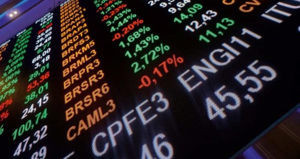 Empresas-ignoram-credito-privado-e-deixam-r-300-bilhoes-na-mesa-televendas-cobranca-1