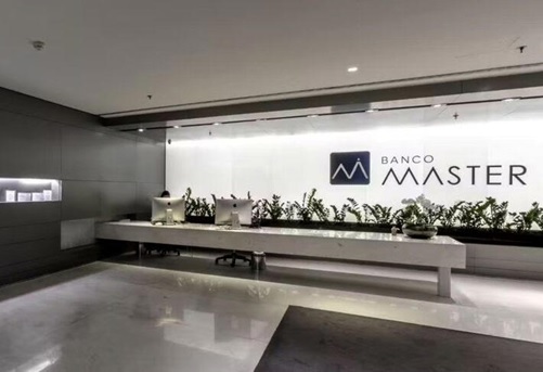 Entre-alvio-e-crticas-caso-master-dominou-atenes-em-almoo-de-banqueiros-televendas-cobranca-1