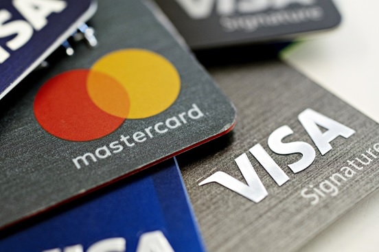 Visa-e-mastercard-ficam-perto-de-acordo-para-acabar-disputa-historica-com-varejistas-televendas-cobranca-1