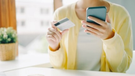 Smartphone-perto-de-ultrapassar-o-cartão-de-plástico-como-meio de pagamento preferido do brasileiro-televendas-cobranca-1