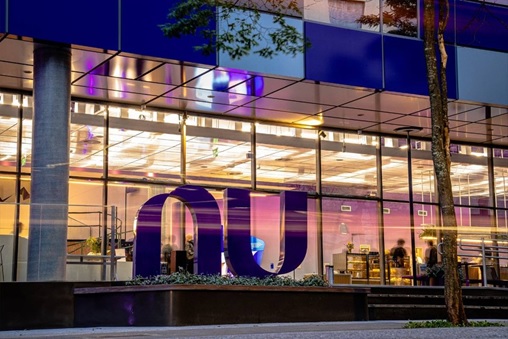 Nubank-tem-lucro-de-us-8948-milhes-no-4-tri-com-alta-de-50-pontos-percentuais-em-um-ano-televendas-cobranca-1