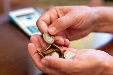 Familias-comprometem-29-da-renda-com-dividas-maior-patamar-em-20-anos-televendas-cobranca-1