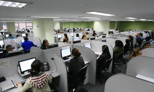 Comissao-aprova-politica-de-protecao-a-trabalhadoras-de-telemarketing-contra-impactos-da-ia-televendas-cobraca-1