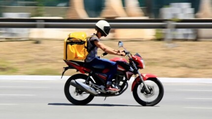 Governo-adia-inicio-de-linha-de-credito-para-motos-e-bicicletas-de-entregadores-televendas-cobranca-1