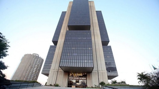 Juro-alto-eleva-custo-da-divida-sufoca-caixa-das-empresas-e-reduz-espaco-para-investimento-privado-televendas-cobranca-