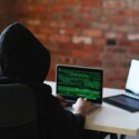 Varejo-trava-corrida-de-gato-e-rato-contra-fraudes-digitais-televendas-cobranca-1