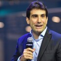 Nao-da-para-ficar-contente-com-uma-noticia-de-que-o-credito-cresceu-e-depois-reclamar-que-o-endividamento-cresceu-diz-galipolo-televendas-cobranca-1
